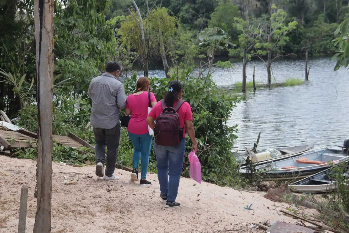 Equipe de capelania em atendimento no interior do Amazonas